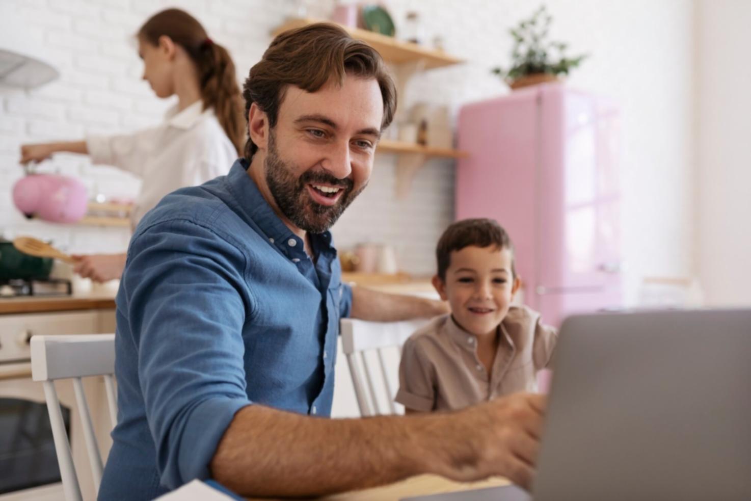 Arbeitsplatz mit modernen Design-Tools und Interface-Entwürfen